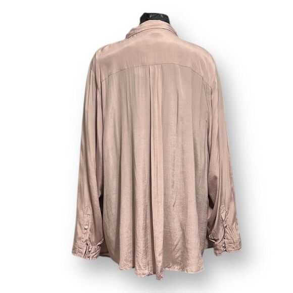 Torrid 5X Blush Pink Satin Blouse Button Up Neutral Minimal Work Career NWT - Picture 6 of 12